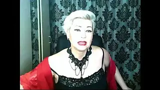 Uma prostituta madura, modelo de webcam, chupa o pau do marido depois de sessões privadas com estranhos. (16)