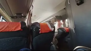 Casal no Ônibus: Putaria, Exibição e Gozada em Plena Viagem