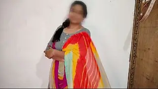 Sexo estilo cachorrinho entre uma cunhada indiana gostosa e um de salwar (áudio em hindi)