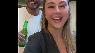 "Vem ver Corno, olha o que esse pau faz com sua esposinha" - Esse casada brasileira é uma delicia, Fodeu negão pauzudo e ainda humilhou o corno
