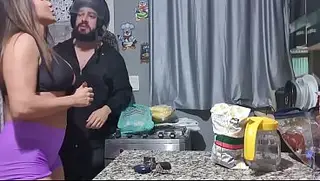 DEPOIS QUE A VIZINHA CONTOU DO CHÁ NO ENTREGADOR A CASADA QUIS LEVA ROLA DELE TAMBÉM