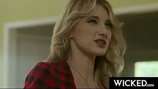 WICKED - A universitária gostosa e peituda MELODY MARKS se muda para Los Angeles para se tornar uma garota de programa como SUNNY GOLDMELONS.