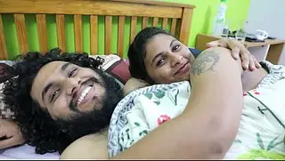 Bhabhi indiana traindo o marido e transando com o ex-namorado no quarto.