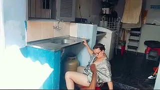 A coroa não perdeu tempo e se jogou para o encanador
