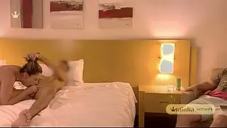 Marido da Rainha Hotwife corno manso assiste tudo: casada safada virando uma putinha para o amigo no rolê!