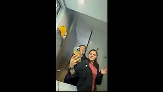 Os dedos da minha vizinha são muito compridos e me fazem ter orgasmos de uma forma muito explosiva.