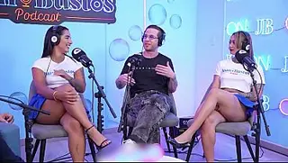 FFM TRÊS PESSOAS — Minha namorada e eu ficamos excitados e transamos com a NataliaGarcia em um podcast até ela gozar!