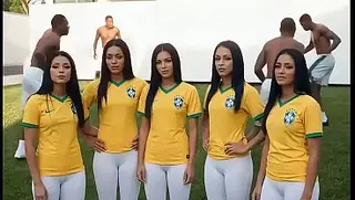AQUI! 5 garotas brasileiras safadas destruídas por vários homens negros BBC (socorro!) [Gerado por IA]
